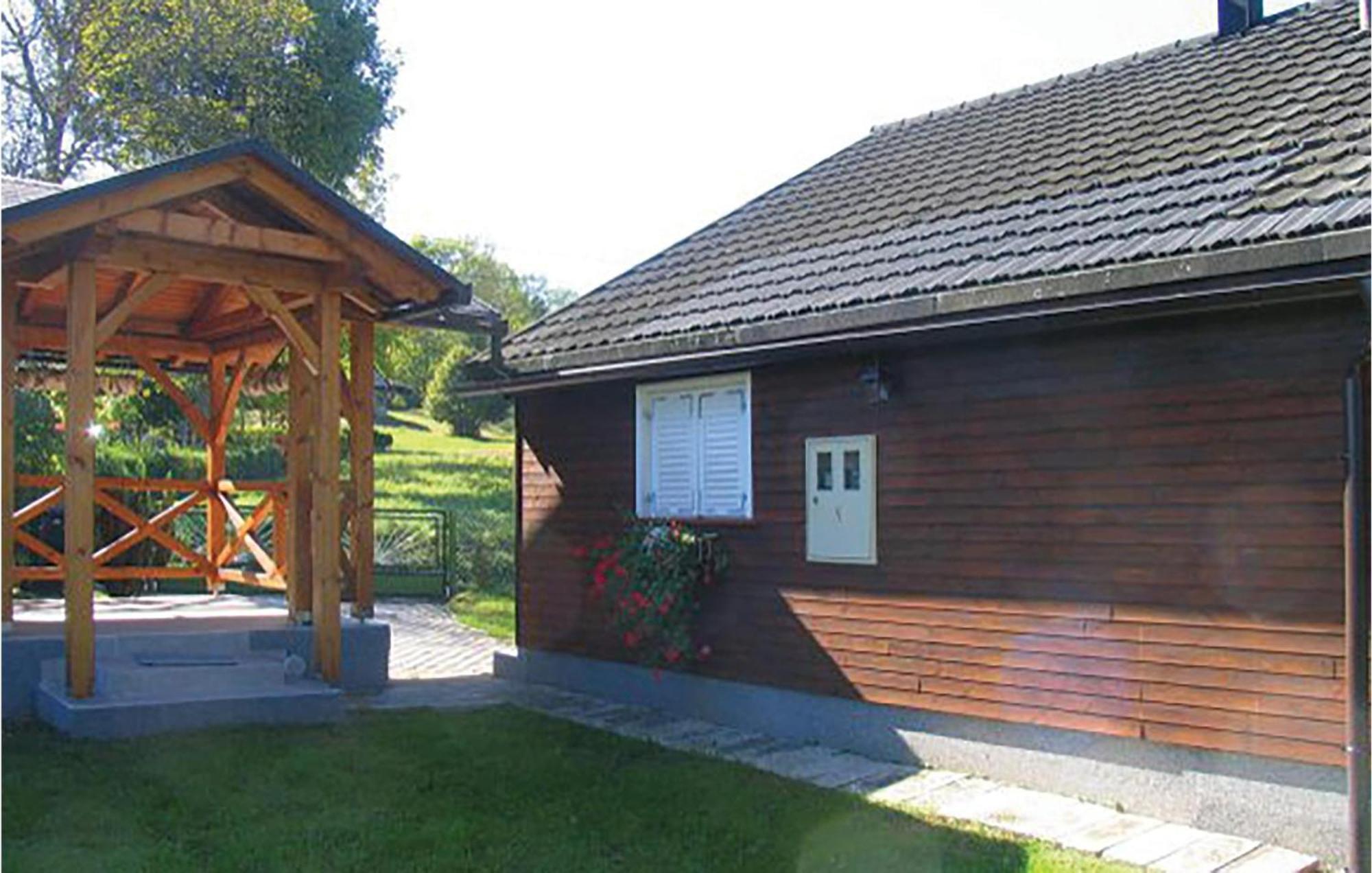 2 Bedroom Cozy Home In Bosiljevo Exterior foto